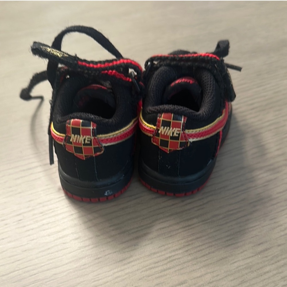 Nike Black and Red Sneakers with Lace-Up Design - Picture 3 of 7